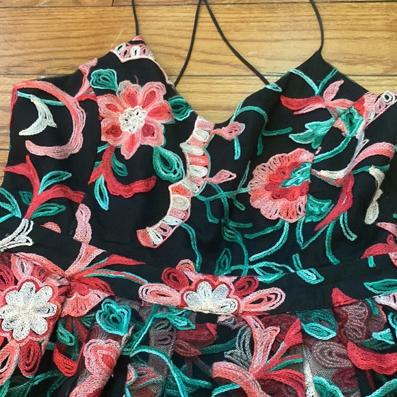 Floral dress from Forever 21 in size small - Picture 3 of 4